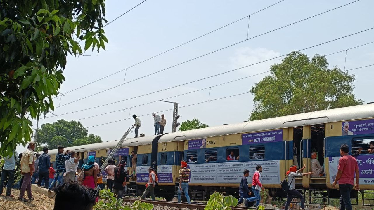 What happened in the train running on the track that there was chaos a