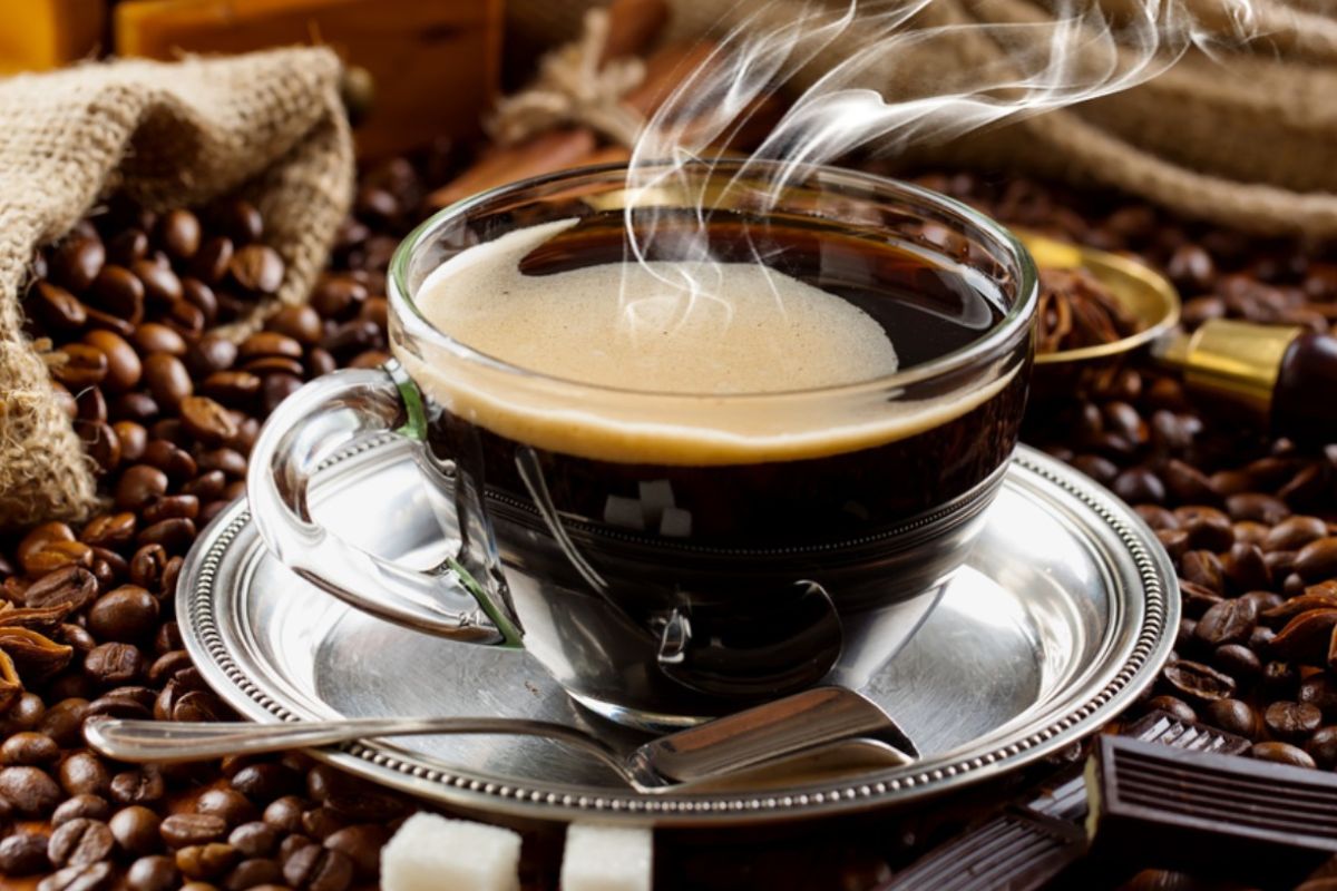 Black Coffee Benefits: काली कॉफी शरीर में जमा जिद्दी चर्बी को पिघाला देती है, जानिए इसके और भी कई फायदे
