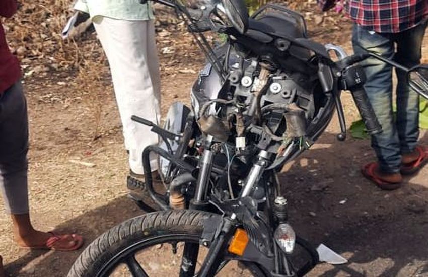 हादसा: कार-मोटरसाइकिल भिडंत में मां-बेटे की मौत