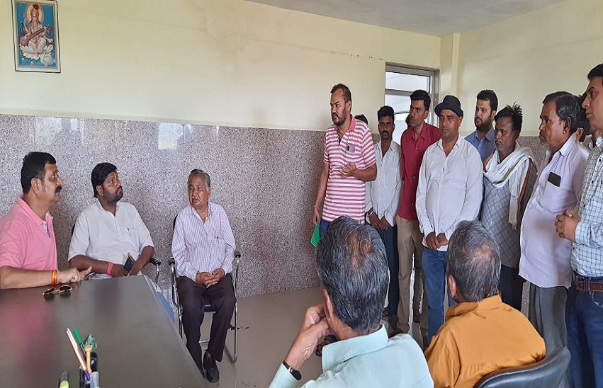 सरकारी डेयरी में निजी डेयरी का टैंकर खड़़ा मिला, ऐसे बंद हो रही डेयरी
