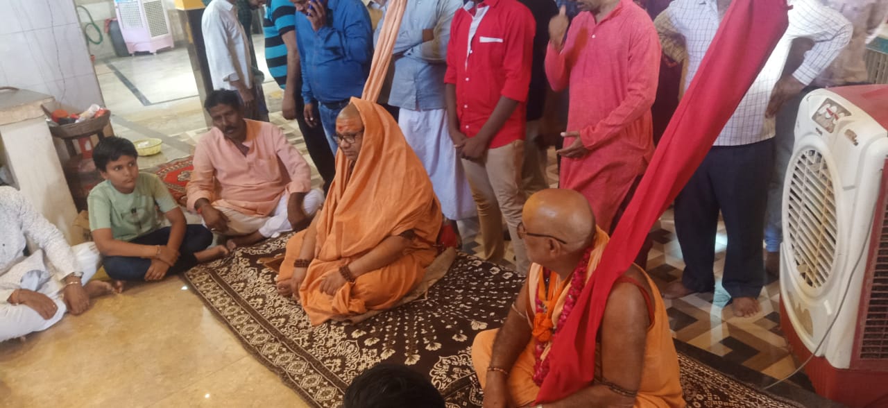 भानपुरा पीठ के पीठाधीश्वर जगदगुरू शंकराचार्य स्वामी ज्ञानानंद तीर्थ अल्प समय के लिए नीमच पधारे