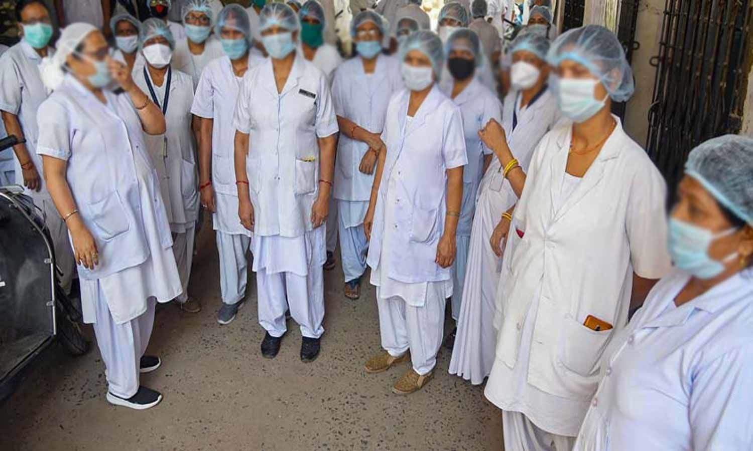nursing admission : नर्सिंग की पढ़ाई तो शुरू हो गई पर क्या फीस भरनी इसे लेकर अभी भी असमंजस