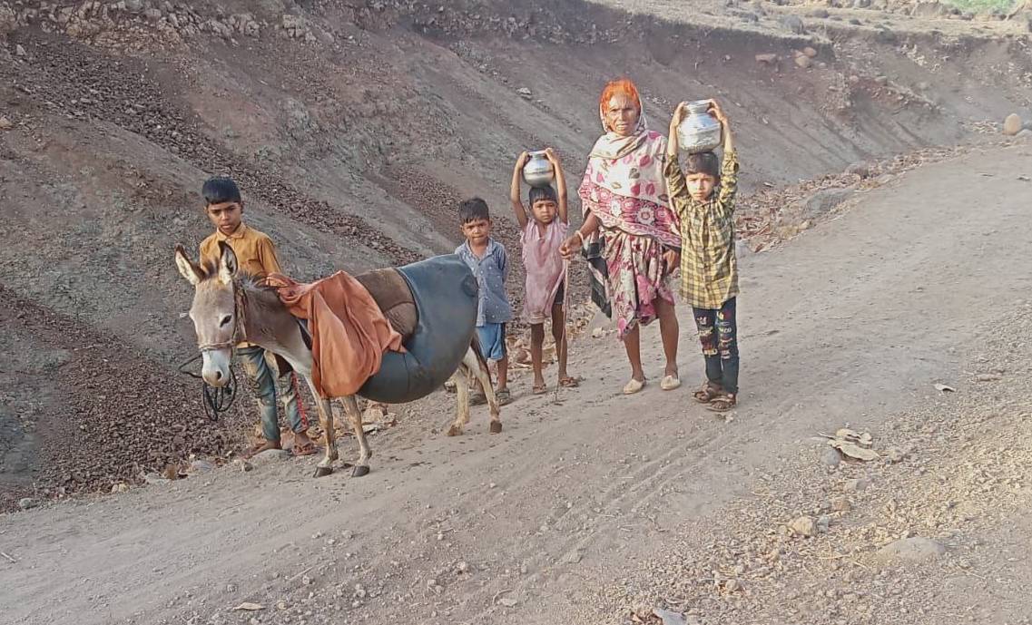 Water crisis deepens in  pratapgarh पहाड़ी भागों में गहराया जलसंकट