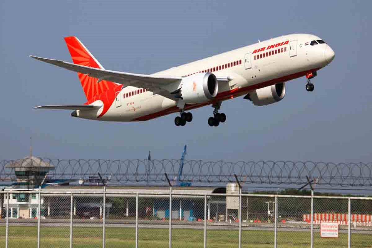 उड़ान भरते ही बीच हवा में बंद हो गया Air India प्लेन का इंजन, पायलट को करानी पड़ी इमरजेंसी लैंडिंग