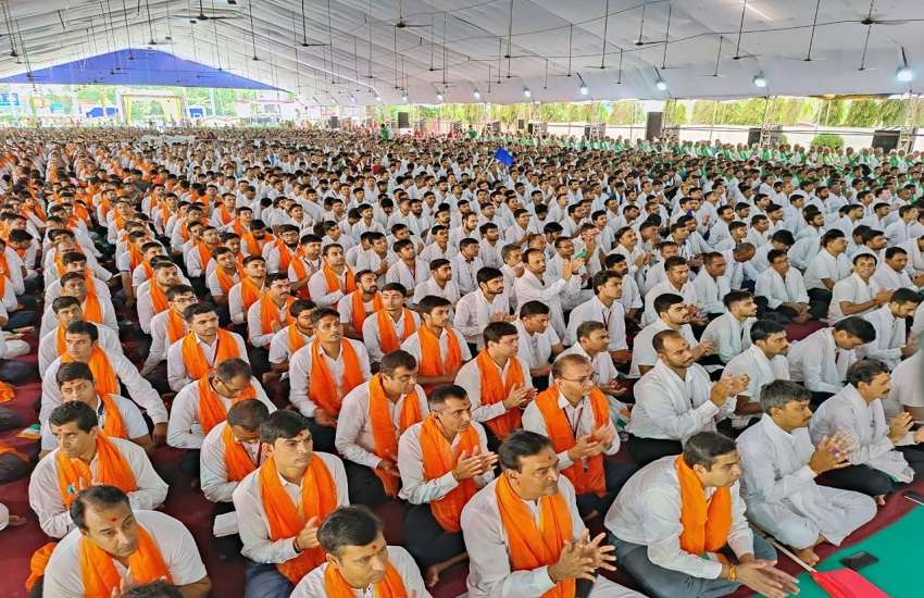 Gujarat News : संतों के सान्निध्य से मिलती है देश को प्रगति करने की शक्ति : सी आर पाटिल