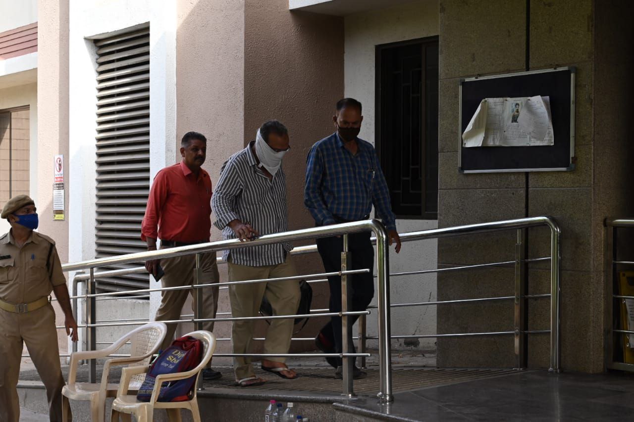 Gujarat: रिश्वत के मामले में आरोपी आइएएस अधिकारी के. राजेश के बिचौलिए को भेजा जेल