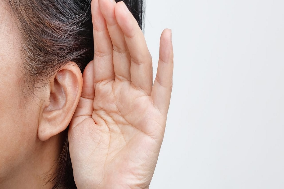 Hearing Loss: ये तीन आदतें आपकी सुनने की क्षमता को कर सकती हैं प्रभावित, ऐसी गलतियों से बचें