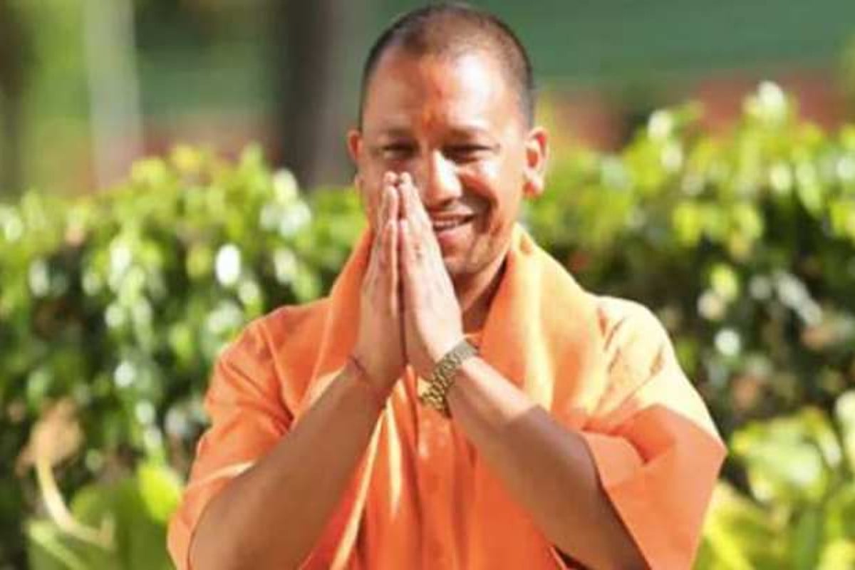 yogi-government-to-purchase-one-lakh-sarees-for-bc-sakhi-women-worker.jpg