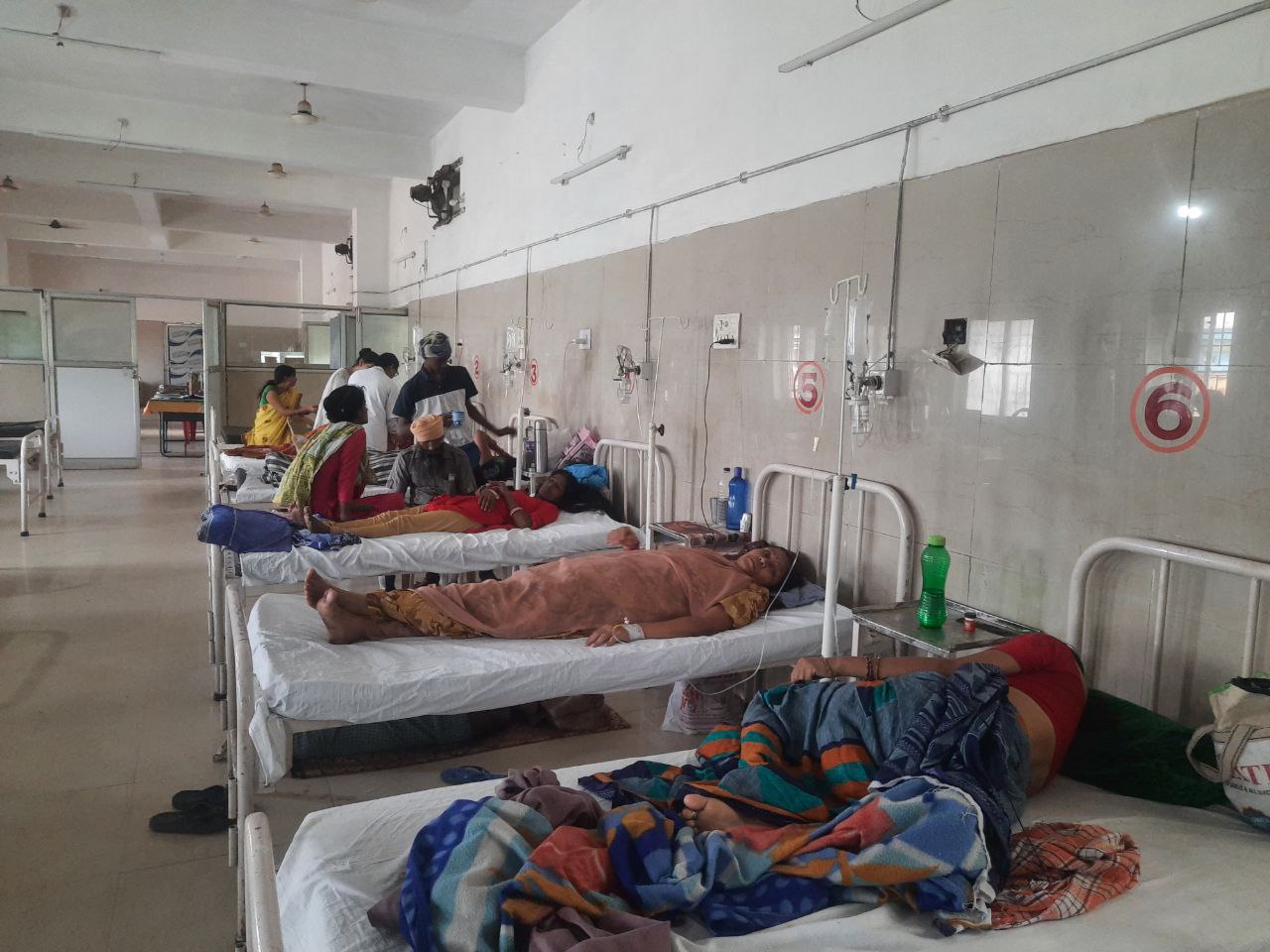 Durg डिहाइड्रेशन के मरीजों से पटे सरकारी अस्पतालों के बेड