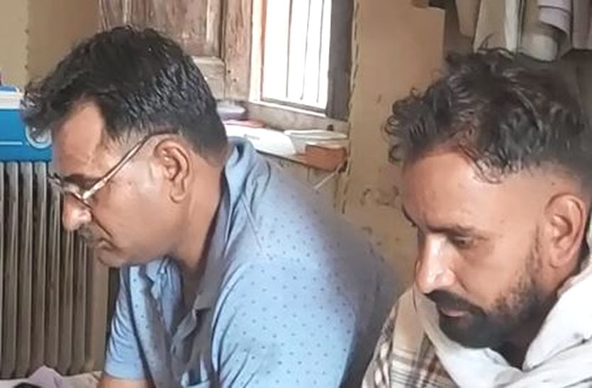 VIDEO: मुकदमे में मदद के हेड कांस्टेबल ने पहले 25 फिर मांगे 15 हजार, आज पांच हजार रुपये लेते हुए गिरफ्तार
