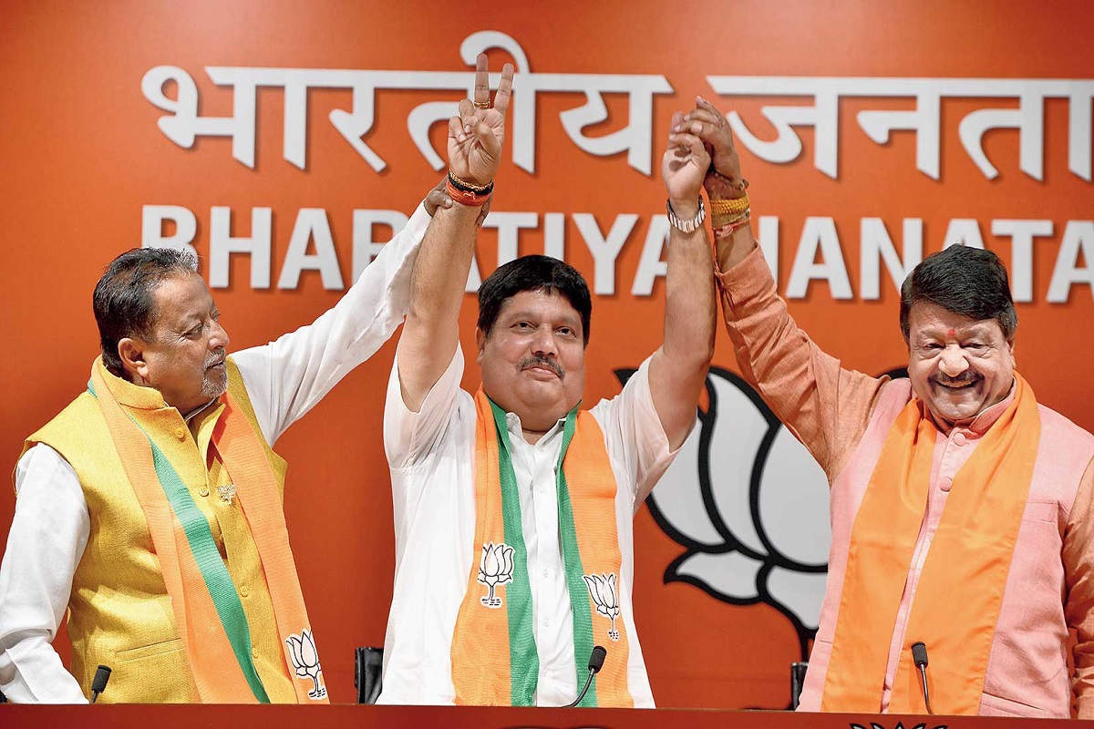 पश्चिम बंगाल में BJP को बड़ा झटका, बैरकपुर के भाजपा सांसद अर्जुन सिंह  TMC में हुए शामिल