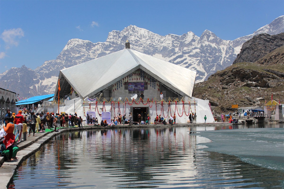 World famous religious places Hemkund Sahib and Laxman temple open doors, returned after two years