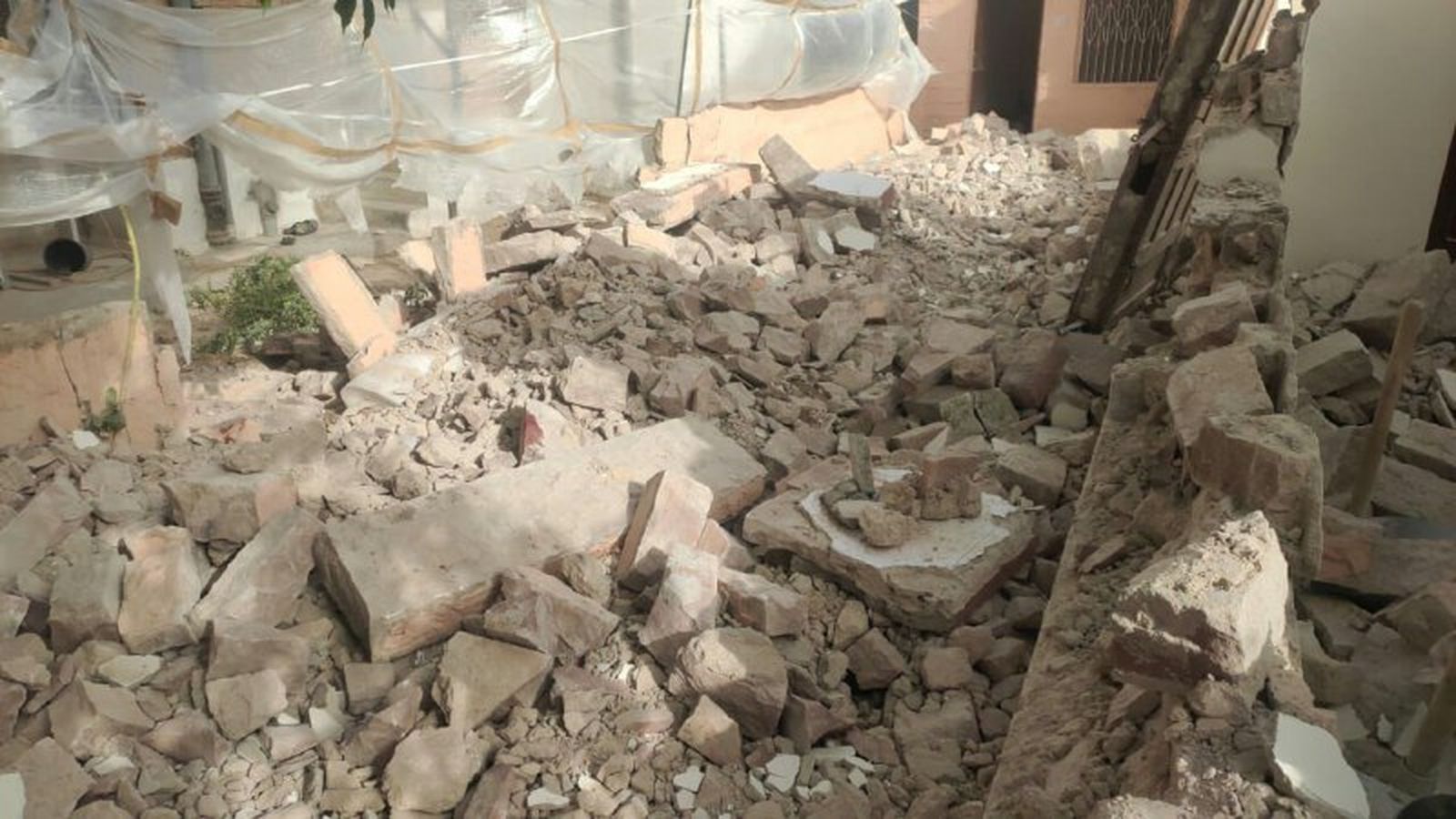 Accident : अचानक गिरी मकान की दीवार, श्रमिक की मौत