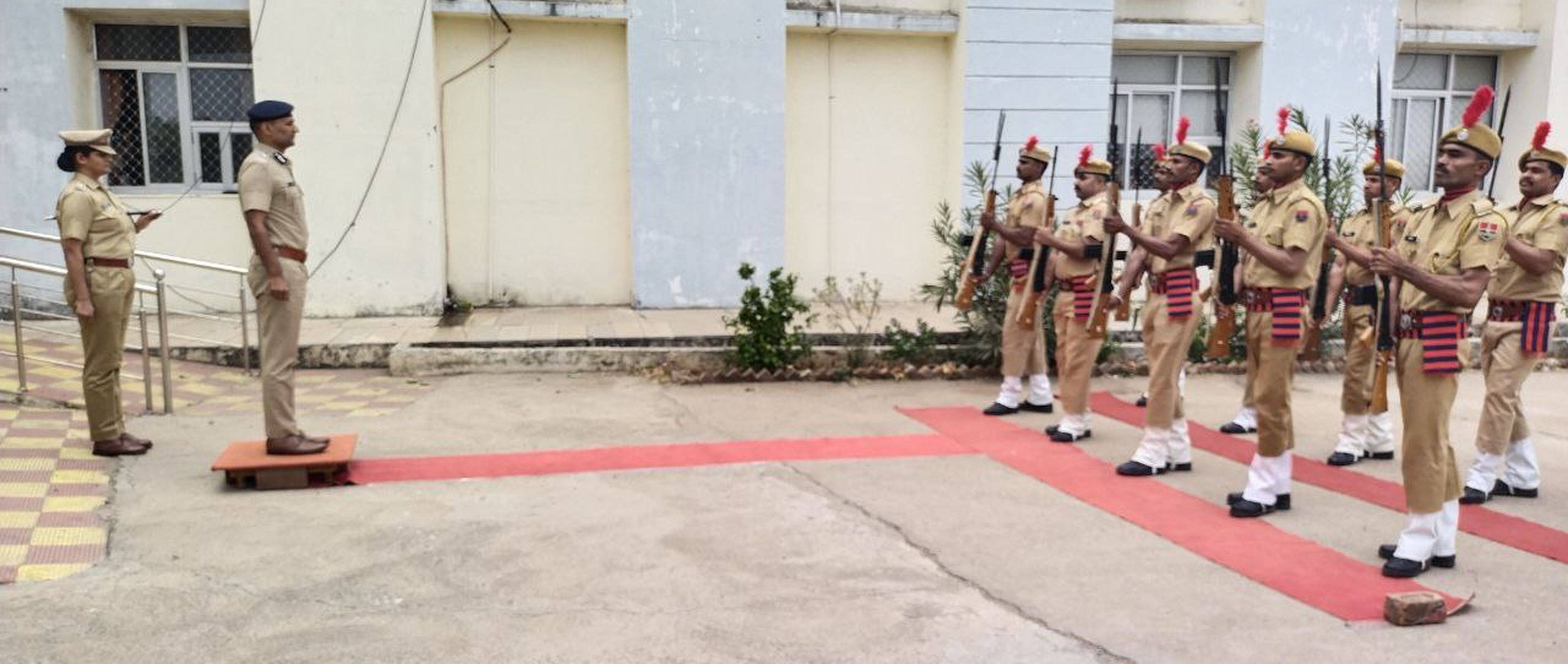उदयपुर रेंज आईजी एक दिन प्रतापगढ़ जिले के दौरे पर रहे, जिला पुलिस अधीक्षक कार्यालय में ली क्राइम बैठक