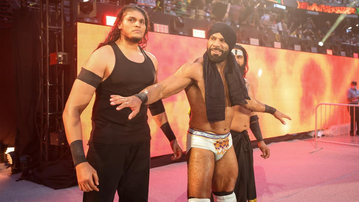 भारतीय दिग्गज WWE रिंग में हुआ चारों खाने चित्त, मेन इवेंट में मचा घमासान