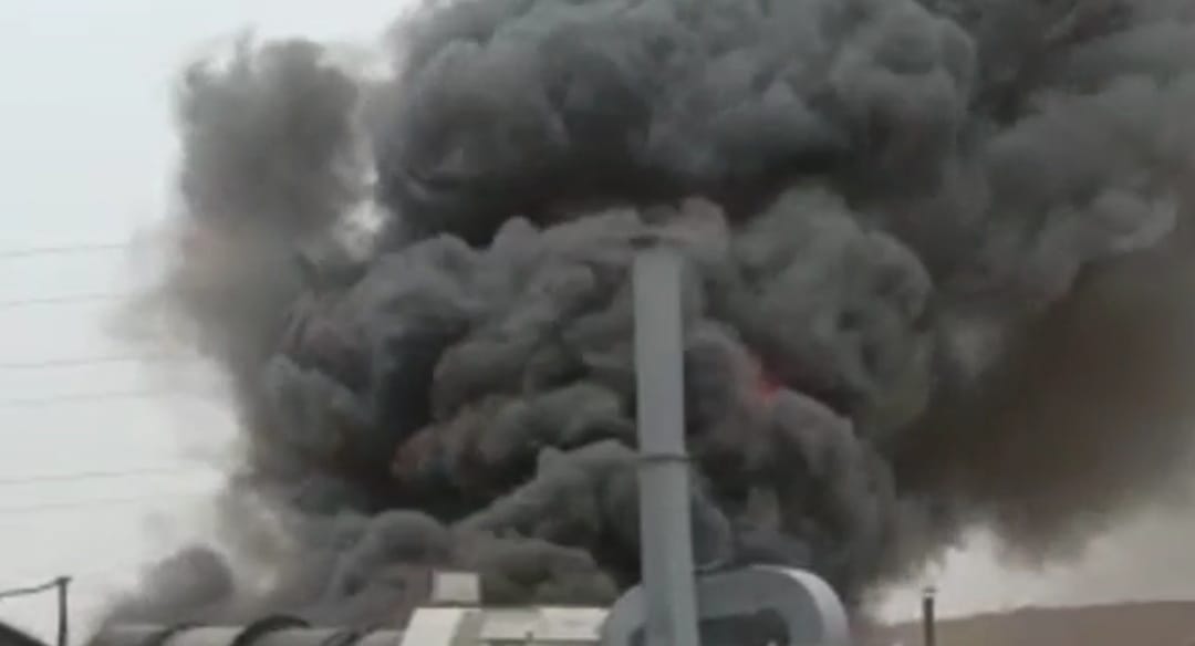 Watch Video: डामर संयंत्र में आग, दमकल की चार गााडिय़ों ने पाया काबू