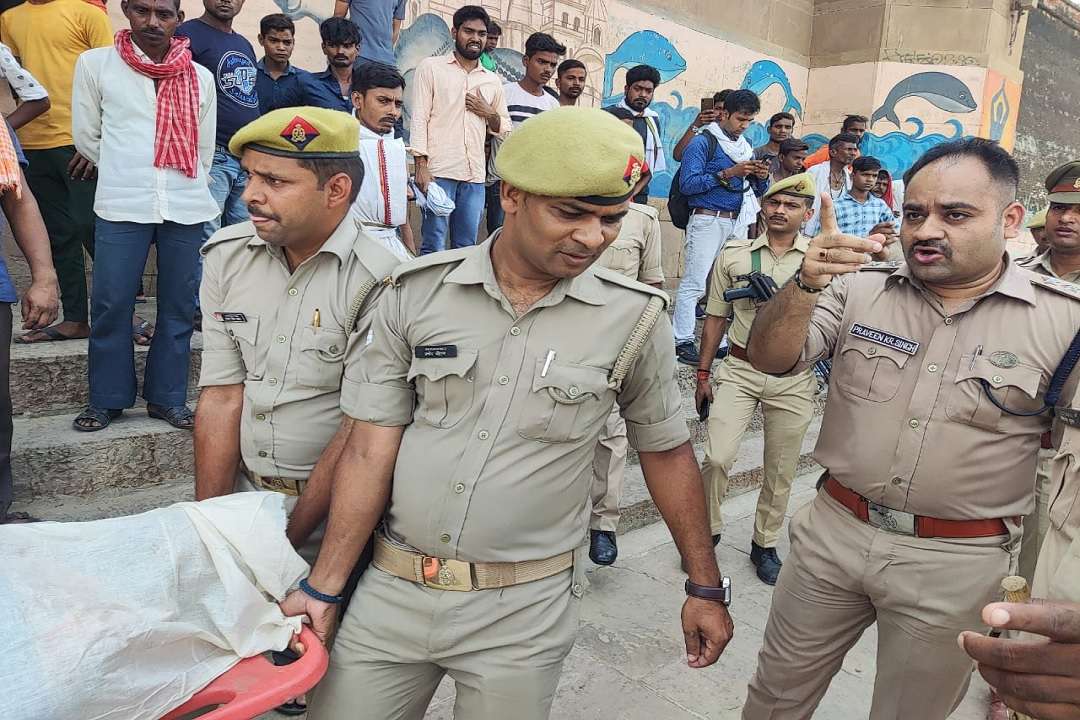 वाराणसी में नाव दुर्घटना दो के मिले शव