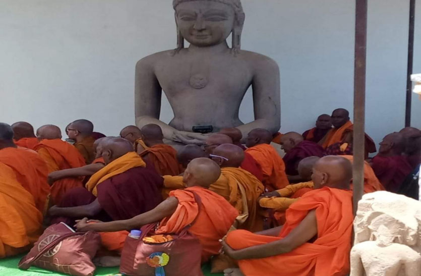Controversy of 8 feet high statue of 10th century