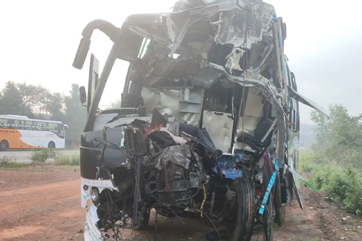 कर्नाटक में बड़ा हादसा, यात्री बस और लॉरी की टक्कर में 7 लोगों की मौत, 26 बुरी तरह से जख्मी