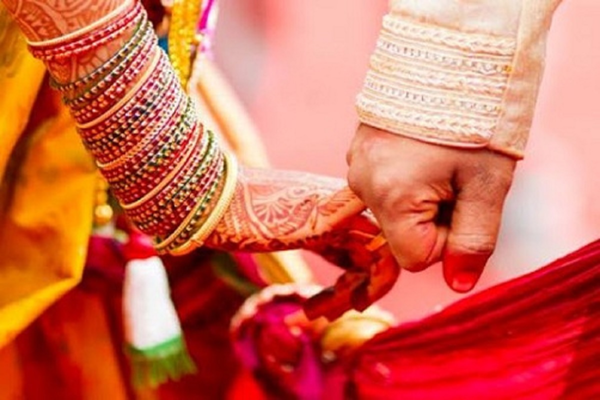 पसंद नहीं था इस्लाम तो हिंदू लड़के से रचाई शादी, अब जान को खतरा बता प्रशासन से की ये मांग