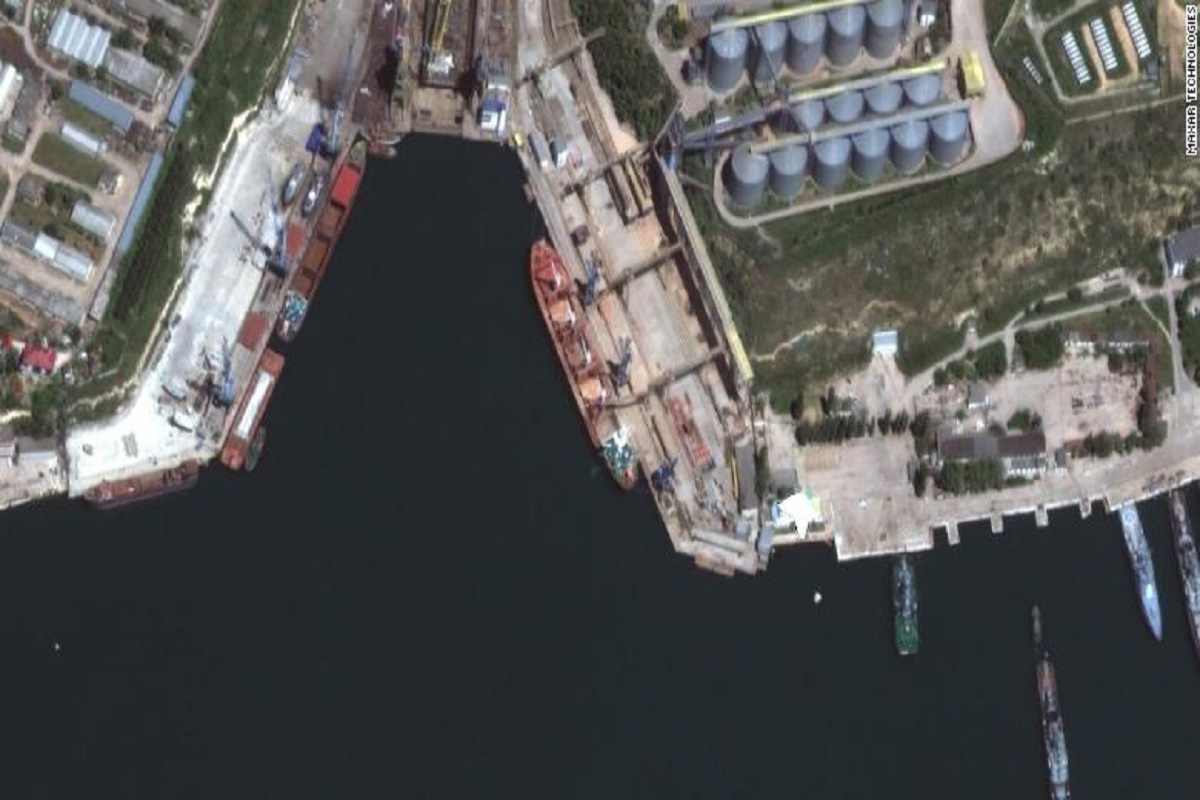 Satellite images shows Russian ships loading Ukrainian grain in Crimea