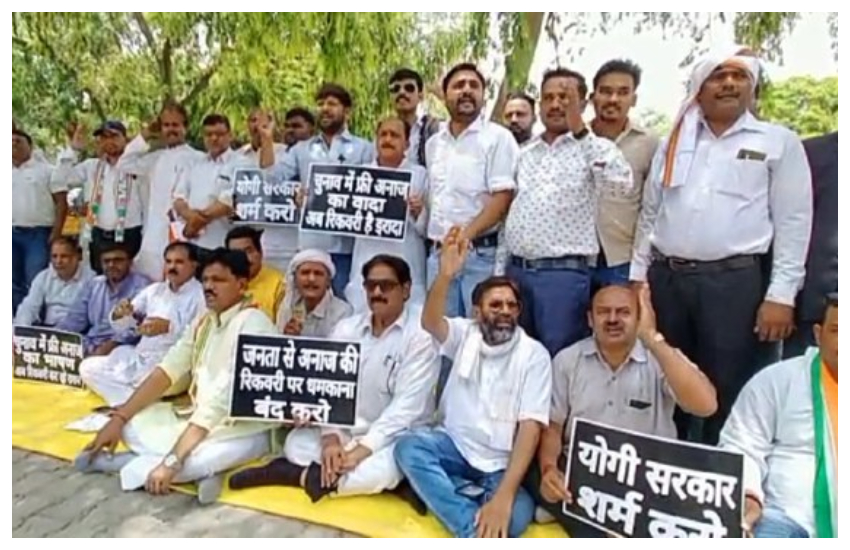 कांग्रेस पार्टी का प्रयागराज में राशन कार्ड धारकों से राशन वसूली के खिलाफ विरोध प्रदर्शन, भाजपा सरकार ने गरीबों कर साथ किया छल
