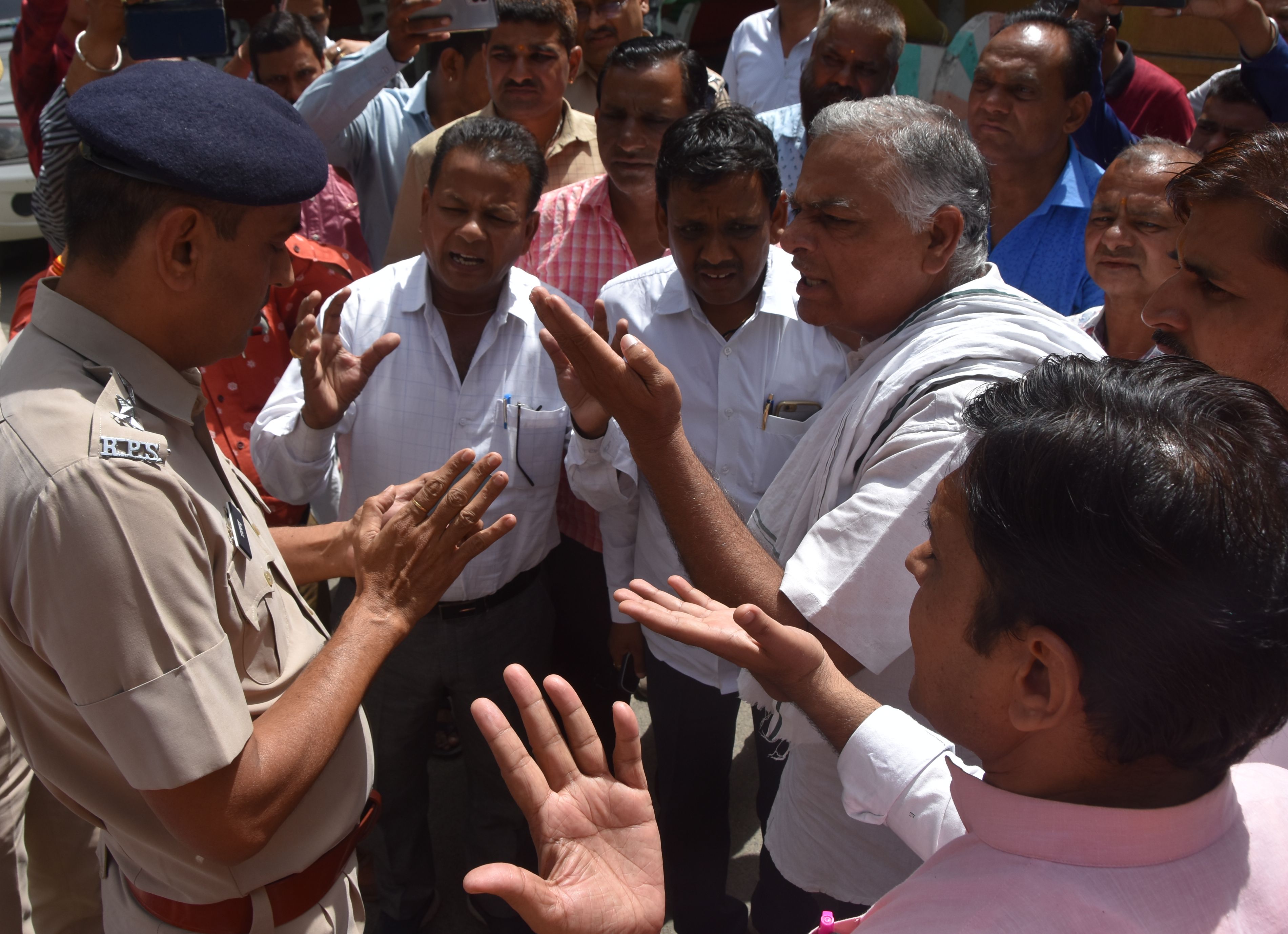 Bhilwara Bandh बंद रहा भीलवाड़ा, पुलिस से प्रदर्शनकारियों की झड़प