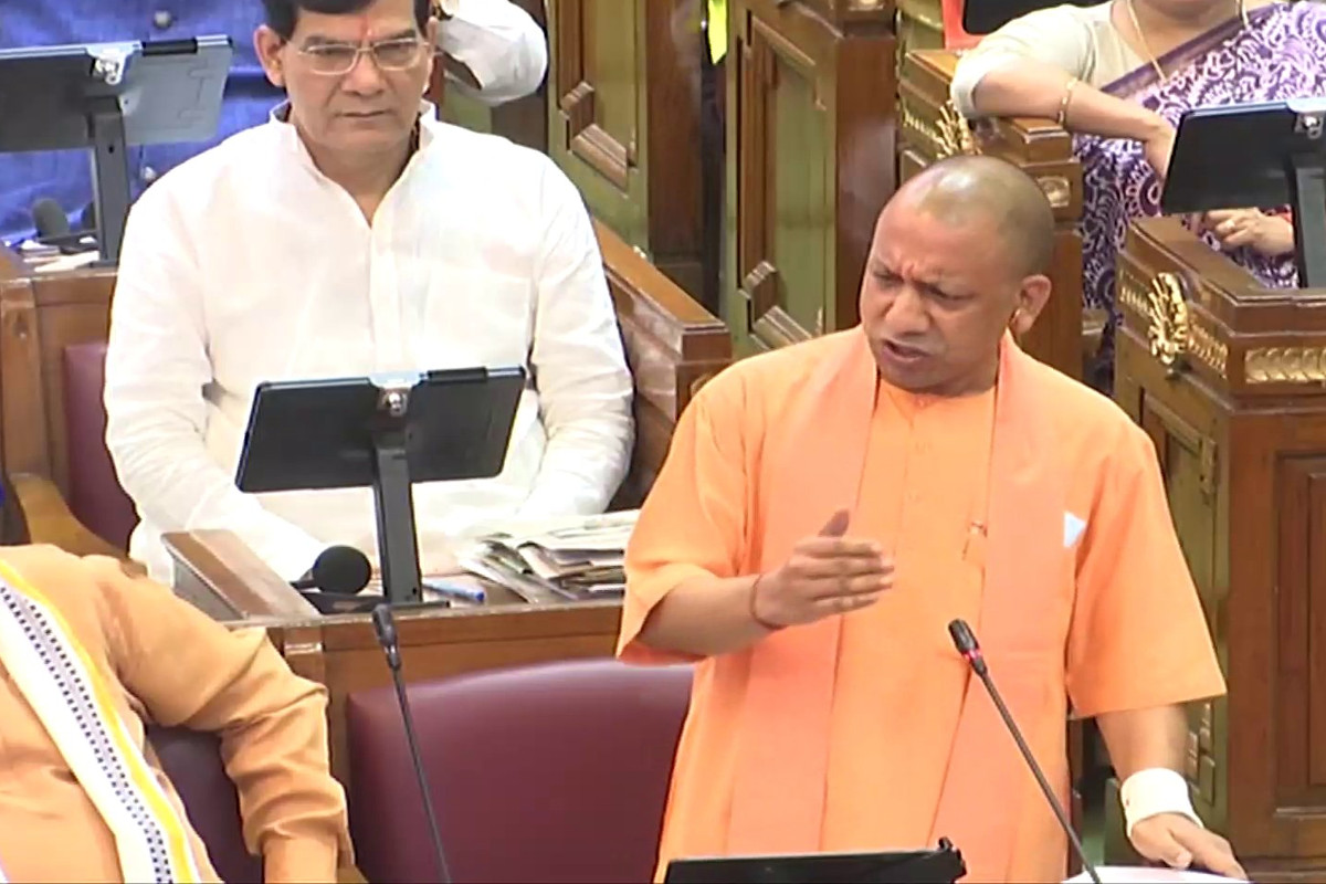 UP Vidhansabha: मुख्यमंत्री Yogi बोले- ... 'हाथ जोड़कर बस्ती को लूटने वाले, सभा में सुधारों की बात करते हैं'