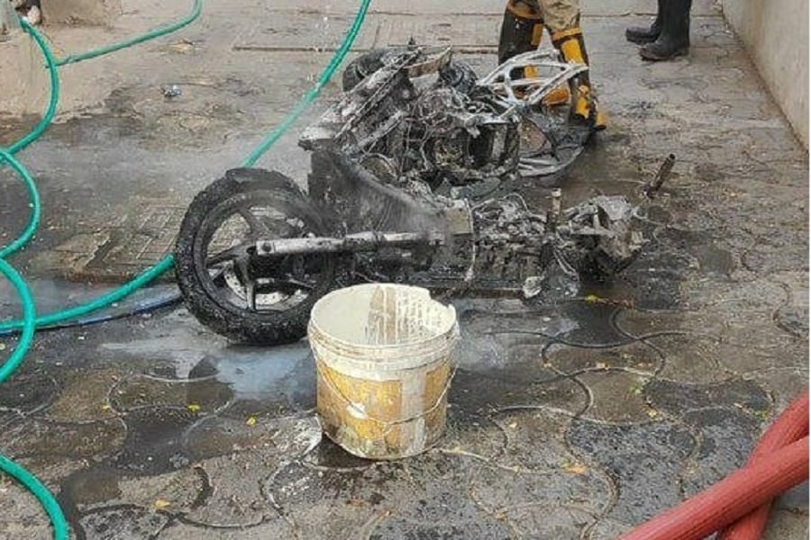 EV निर्माता Ather एनर्जी एक्सपीरियंस सेंटर में लगी आग, कई स्कूटर जलकर खाक