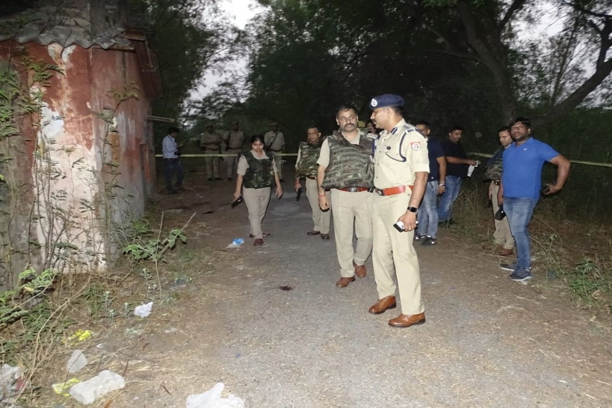 Encounter In Ghaziabad: बदमाशों पर कहर बनकर टूटी पुलिस, एक रात में दो इनामी अभियुक्तों को किया ढेर