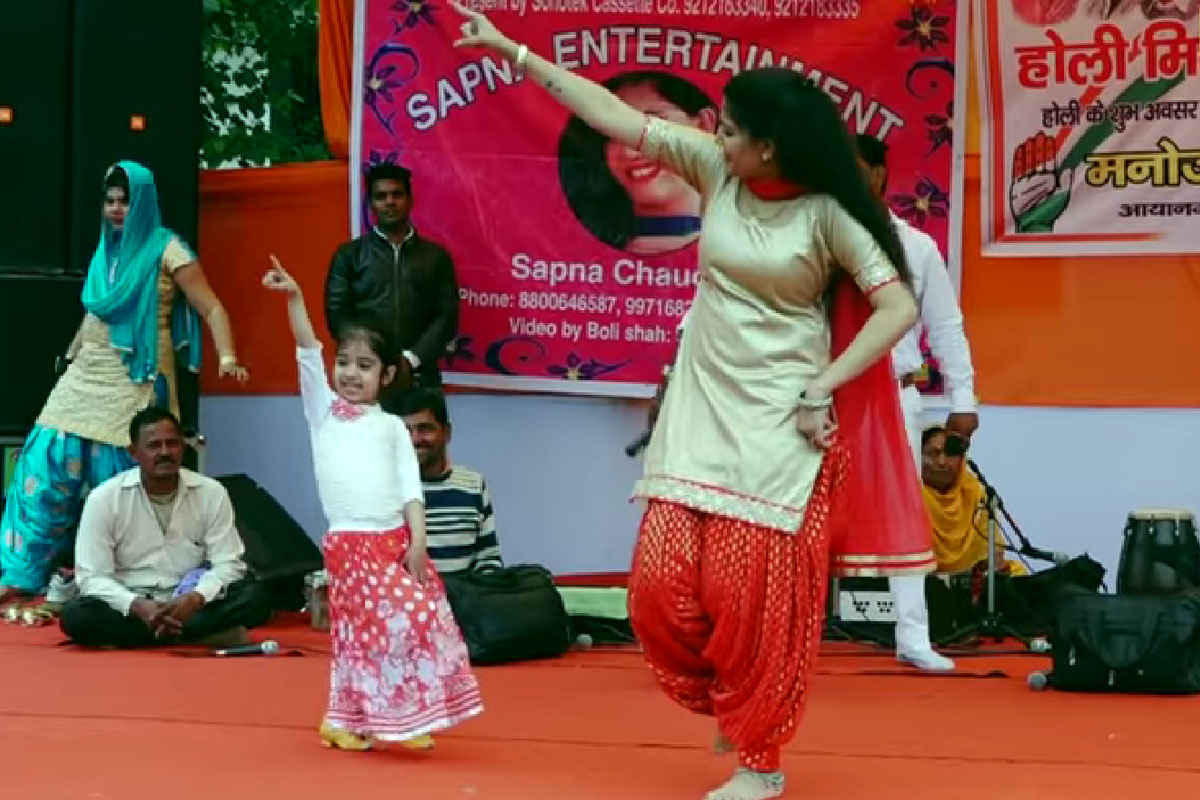 Sapna Choudhary को टक्कर देने स्टेज पर पहुंची छोटी बच्ची, किया ऐसा डांस सब रह गए हौरान; देखें Video