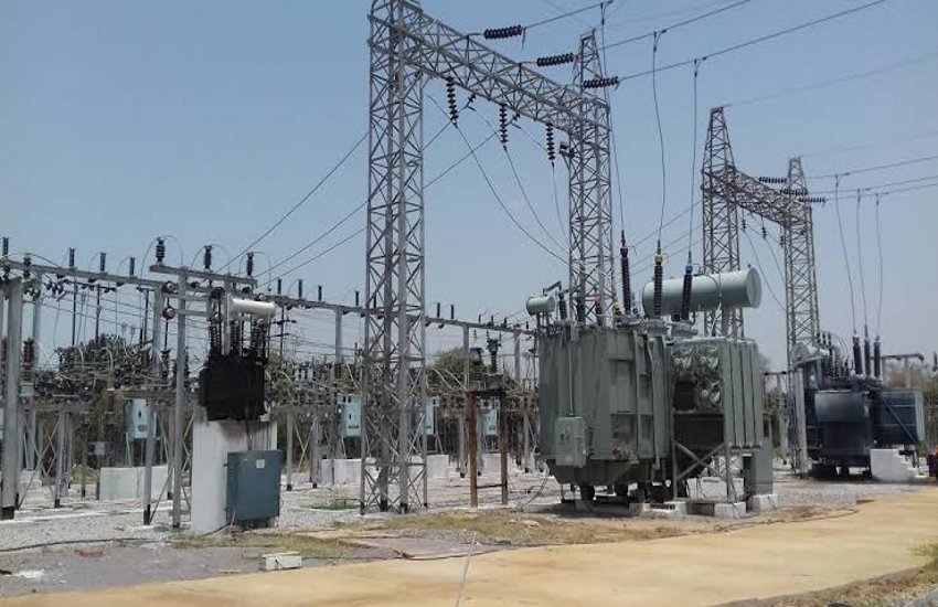 Electricity company: 50 की उम्र पार कर चुके प्रत्येक लाइनमैन पर 2200 कनेक्शन की जिम्मेदारी