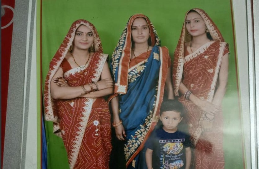 Rajasthan Triple Suicide: रो पड़ा पूरा गांव, एक ही चिता पर 3 बहनों और 2 बच्चों का अंतिम संस्कार