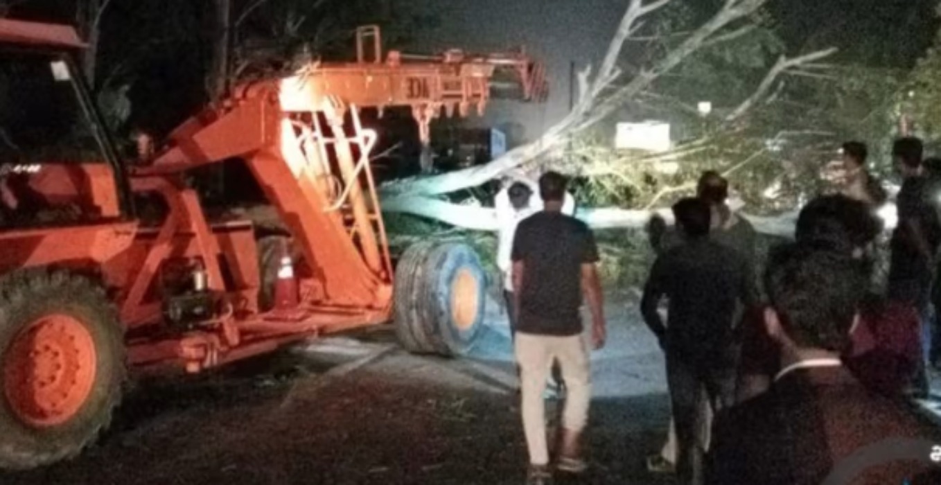 Meerut Weather Report Today  : आंधी से दिल्ली—देहरादून हाइवे पर लगा पांच किमी लंबा जाम, रात भर रेगते रहे वाहन