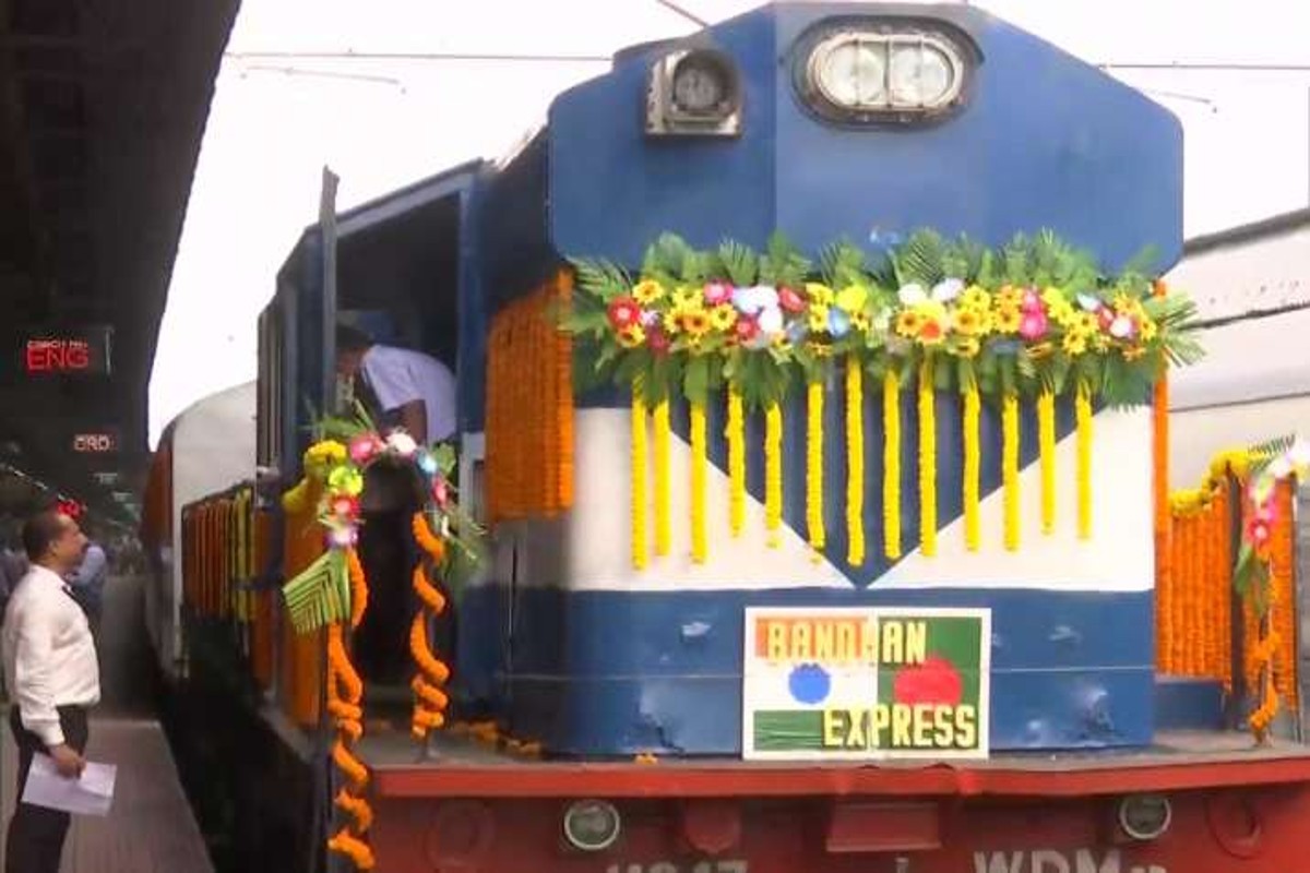 भारत और बांग्लादेश के बीच 2 साल बाद फिर शुरू हुई ट्रेन, कोलकाता से हुई रवाना
