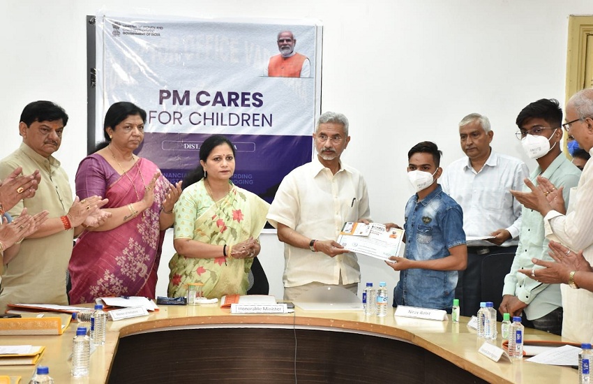 children got help गुजरात के 26 जिलों में कोविड से माता व पिता खोने वालेे 223 बच्चों को मिली मदद