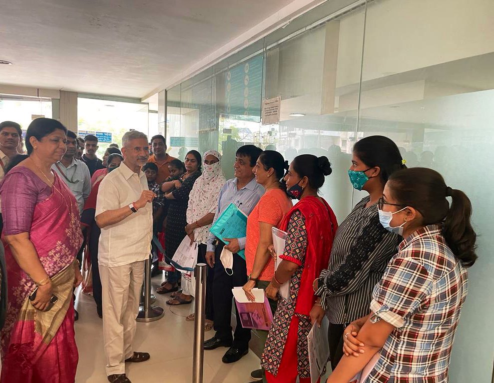 એસ. જયશંકર: ભારતીય મેડિકલ સ્ટુડન્ટને સમાવવા માટે યુક્રેનના પડોશીઓ સાથેની વાતચીત; વિગત વાંચો.. 1 ગુજરાત: વિદેશ પ્રધાન જયશંકરે કહ્યું, યુક્રેનના પડોશી દેશોમાં ભારત પરત ફરેલા મેડિકલ વિદ્યાર્થીઓના પ્રવેશને ધ્યાનમાં રાખીને