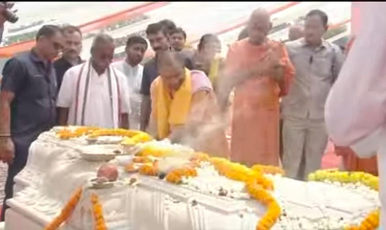 1000 वर्गफुट में बनेगा राम मंदिर का गर्भगृह, सीएम योगी में रखी पहली शिला