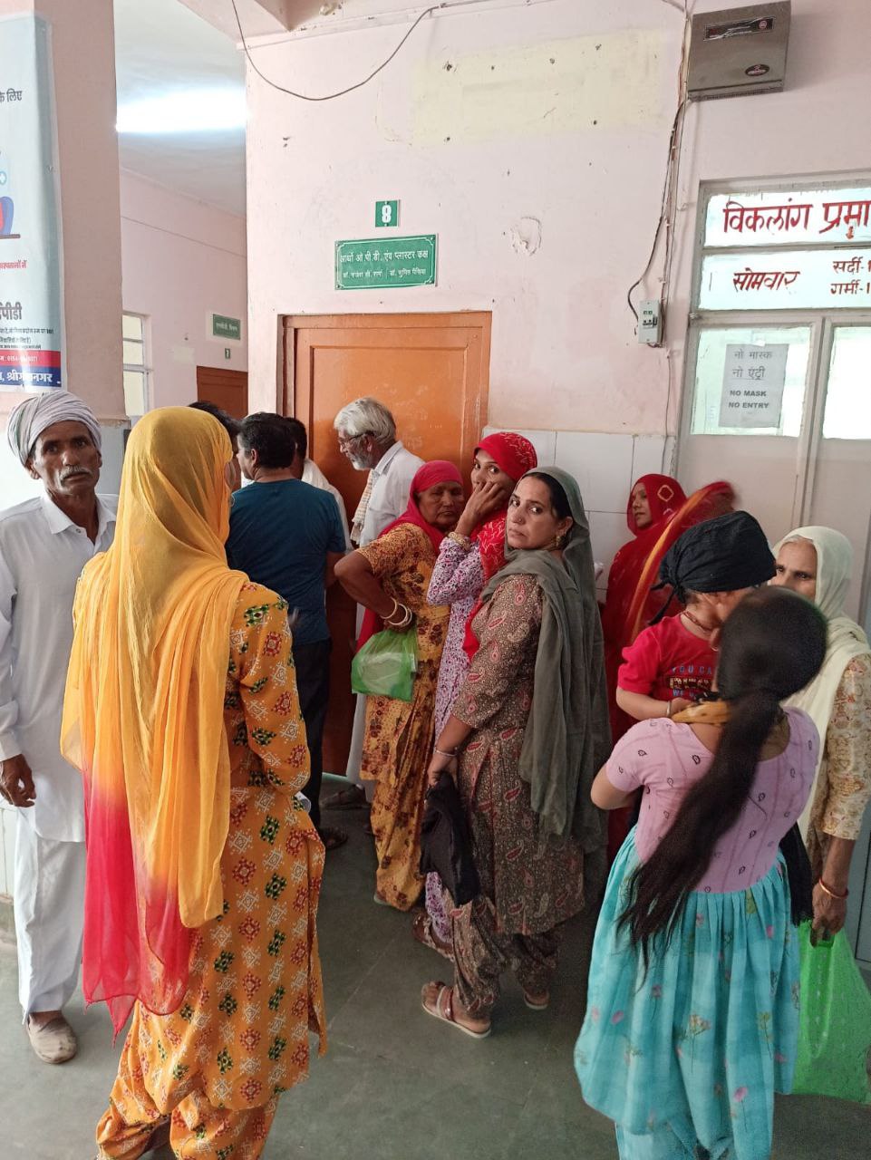 SriGanganagar हाउसफुल: जिला चिकित्सालय में बैड खाली नहीं, हांफने लगी व्यवस्था