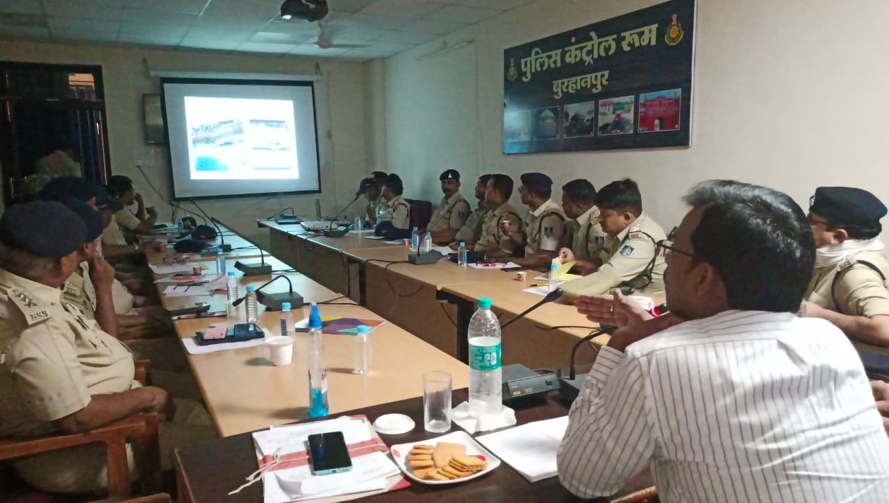 AIG reached Burhanpur from Bhopal to do research on road accidents