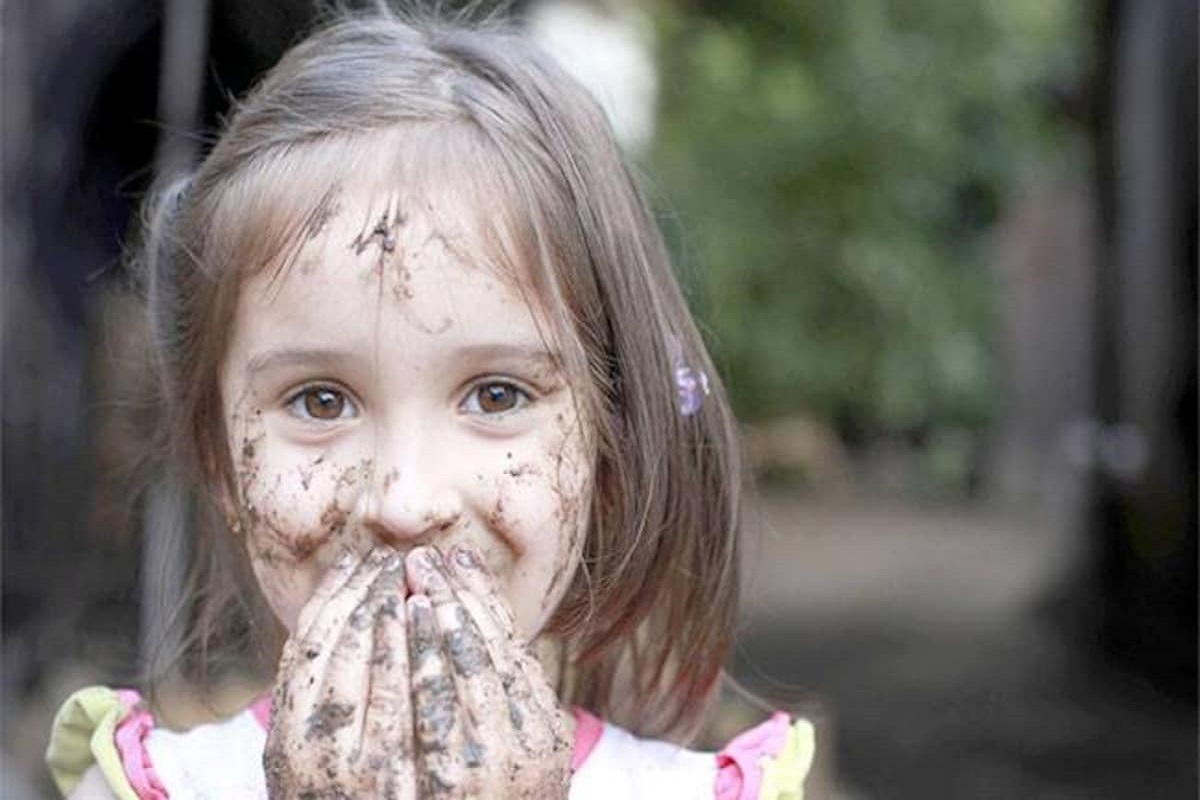Home Remedies: बच्चों को मिट्टी खाने से रोकने में काम आएंगे ये घरेलू नुस्खे