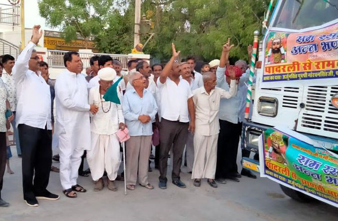 देव स्थलोंं तथा जरुरतमंदों के लिए दानदाता ने 565 बोरी गेहूं का भरा ट्रक किया रवाना