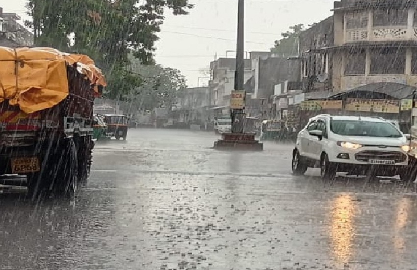 Gujarat: गुजरात में मौसम का बदला मिजाज, अमरेली में कई जगहों पर बारिश, शेत्रुंंजी नदी में उफान