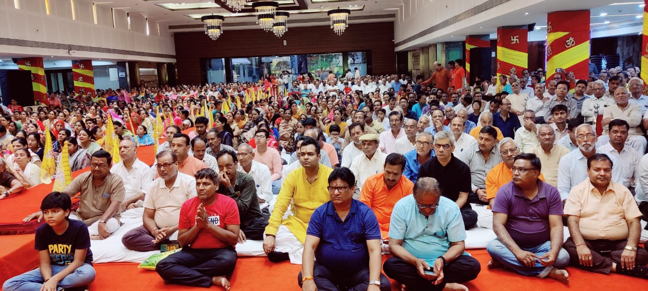 SURAT SOCIAL NEWS: गौसेवा से प्रसन्न होते हैं भगवान-साध्वी आराधनादीदी