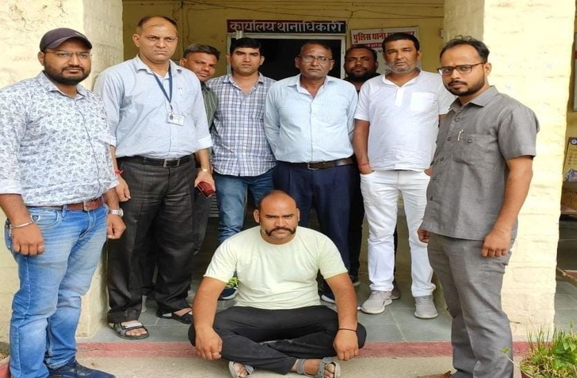 सुल्तान में ठेकेदार से 50 हजार रुपए रिश्वत लेते पार्षद रंगे हाथों गिरफ्तार