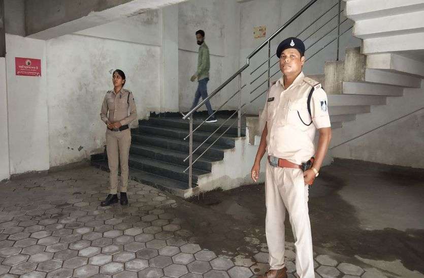 Indore News : नगर निगम के एआरओ के घर, स्कूल और ऑफिस पर ईओडब्ल्यू का छापा