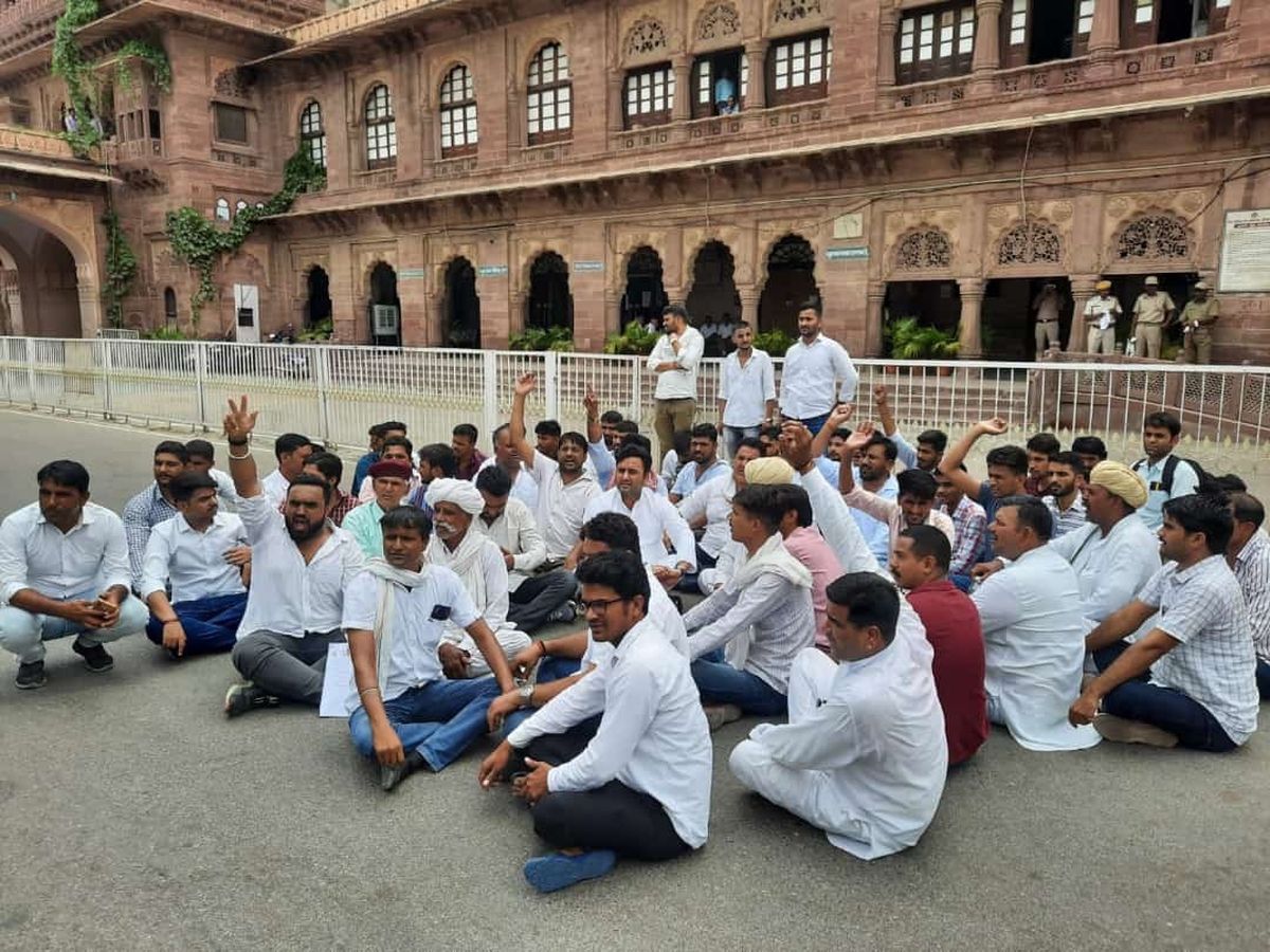 Bishnoi in Angry : खेजड़ी के पेड़ काटने (Khejari tree cut) पर गुस्से में बिश्नोई समाज, दी यह चेतावनी