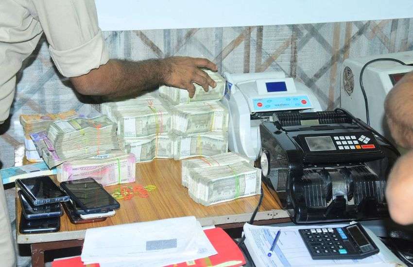 उज्जैन में 55.75 लाख रुपए नकद पकड़ाए, चुनाव के लिए हवाला की आशंका!