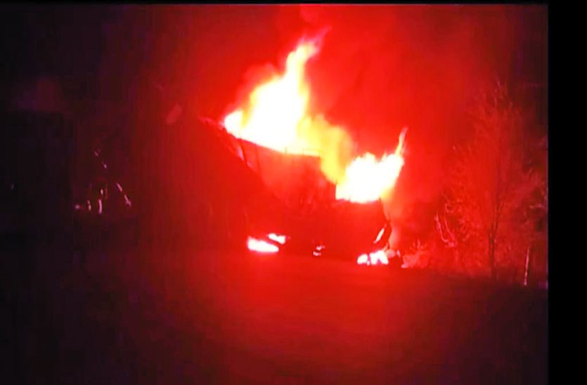 Truck Burnt: वो आग में जिंदा जलते रहे और दर्जनों आंखें बस देखती ही रह गईं