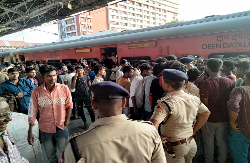 'अग्निपथÓ योजना : दक्षिण रेलवे के स्टेशनों पर बढ़ाई सुरक्षा